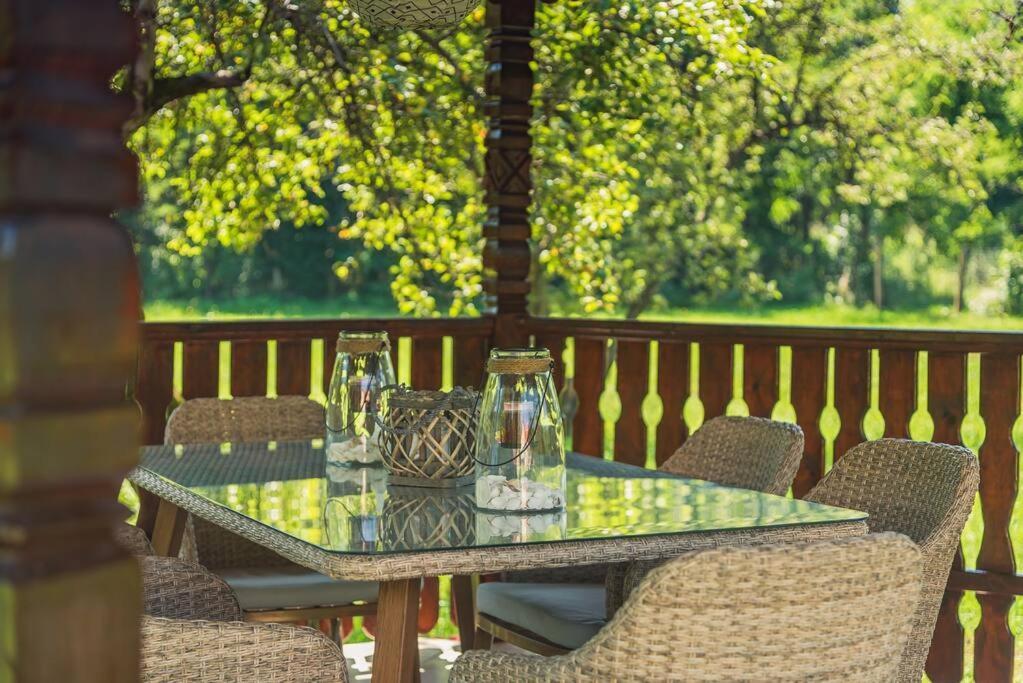 Horace Guesthouse Pool & Hot Tub & Bikes & River Dejani Екстериор снимка