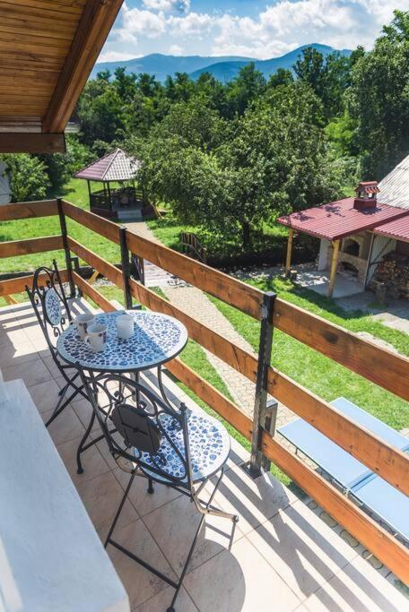 Horace Guesthouse Pool & Hot Tub & Bikes & River Dejani Екстериор снимка