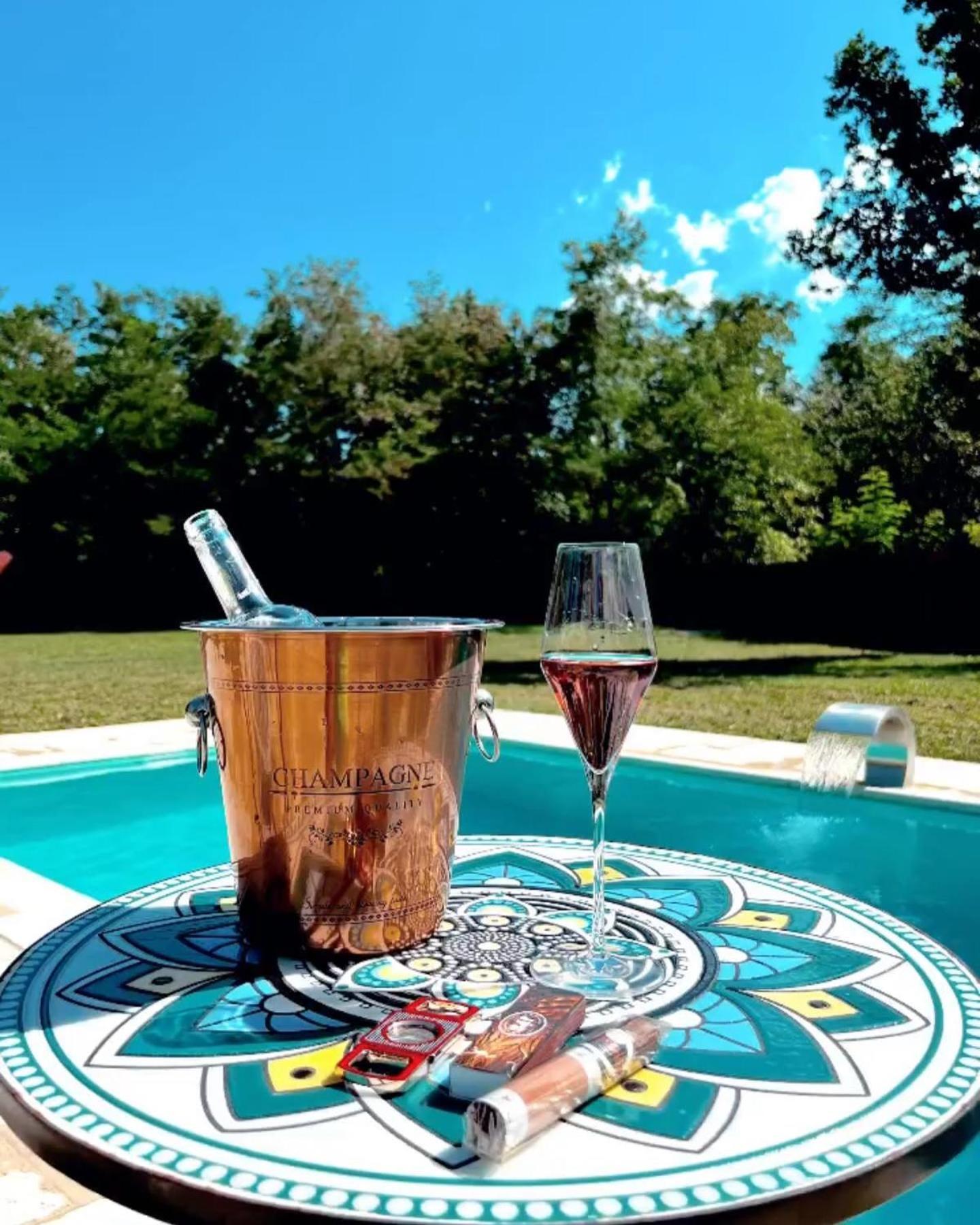 Horace Guesthouse Pool & Hot Tub & Bikes & River Dejani Екстериор снимка
